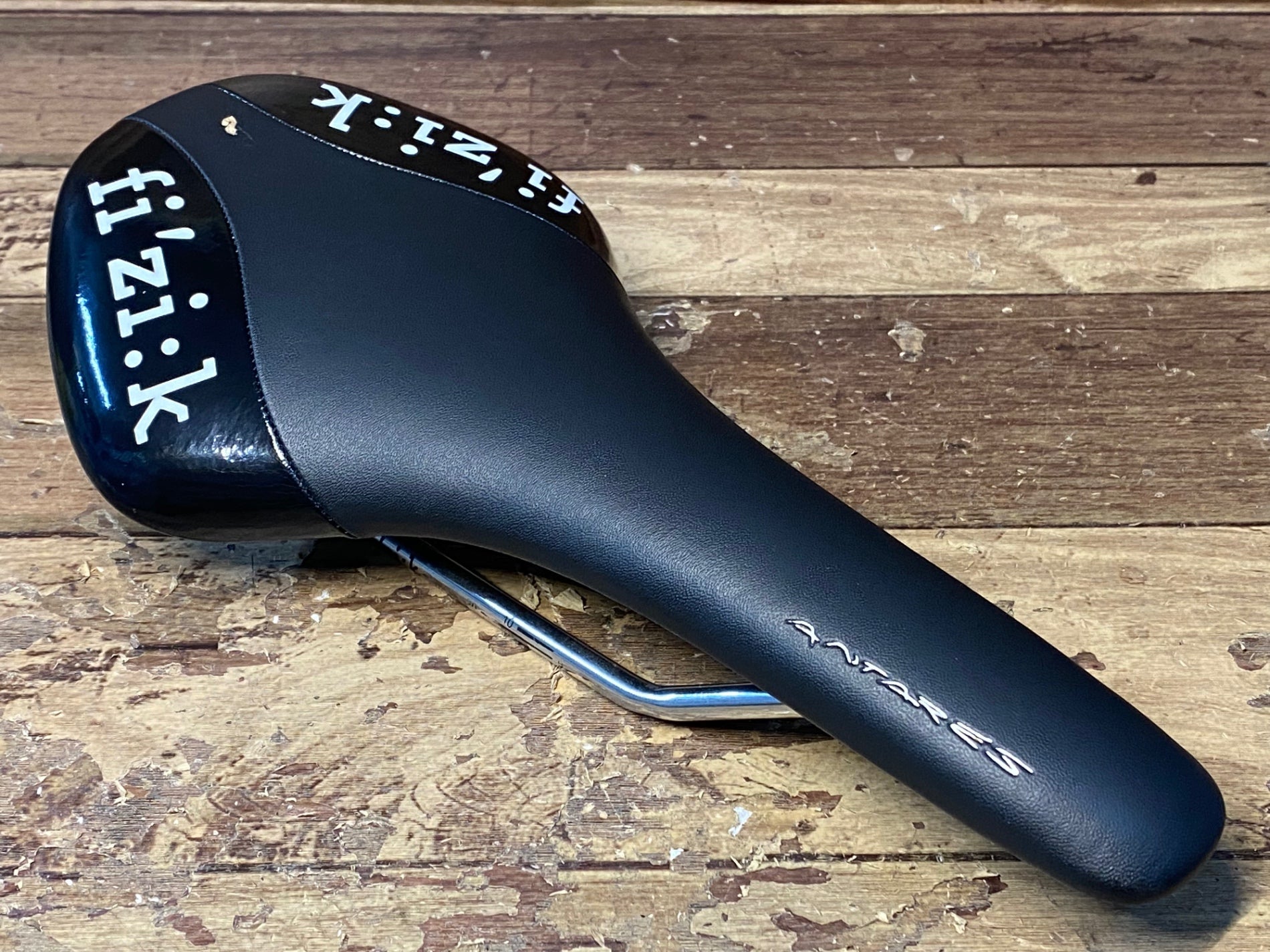 HW570 フィジーク fizik アンタレス ANTARES R3 サドル 黒 kiumレール