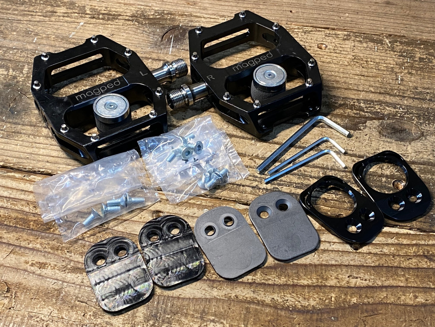 HW425 マグペド magped ROAD2 ビンディングペダル 黒 クリート付属