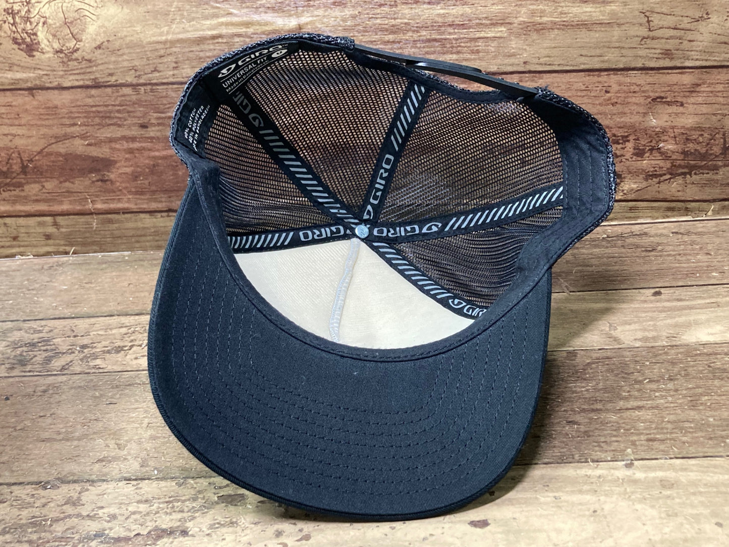 IN946 ジロ GIRO キャップ 黒 UNIVERSAL FIT