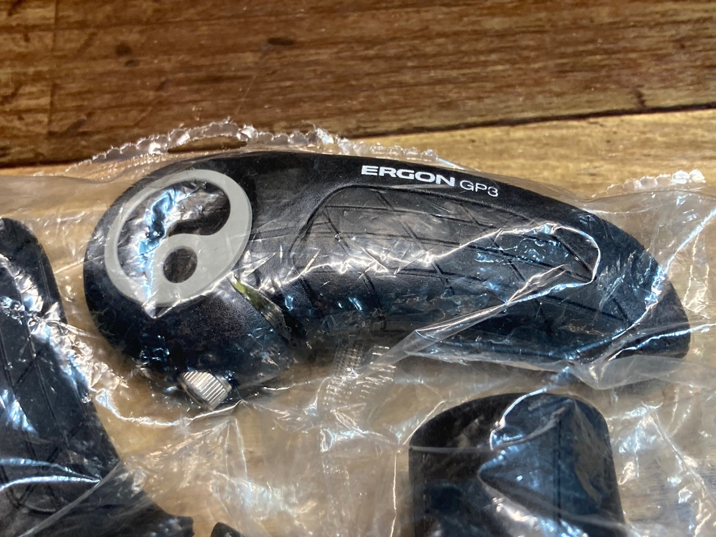 IJ982 エルゴン ERGON GP3 グリップ