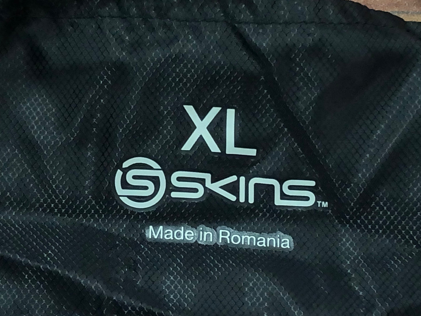 IP531 スキンズ SKINS ウインドブレーカー XLサイズ