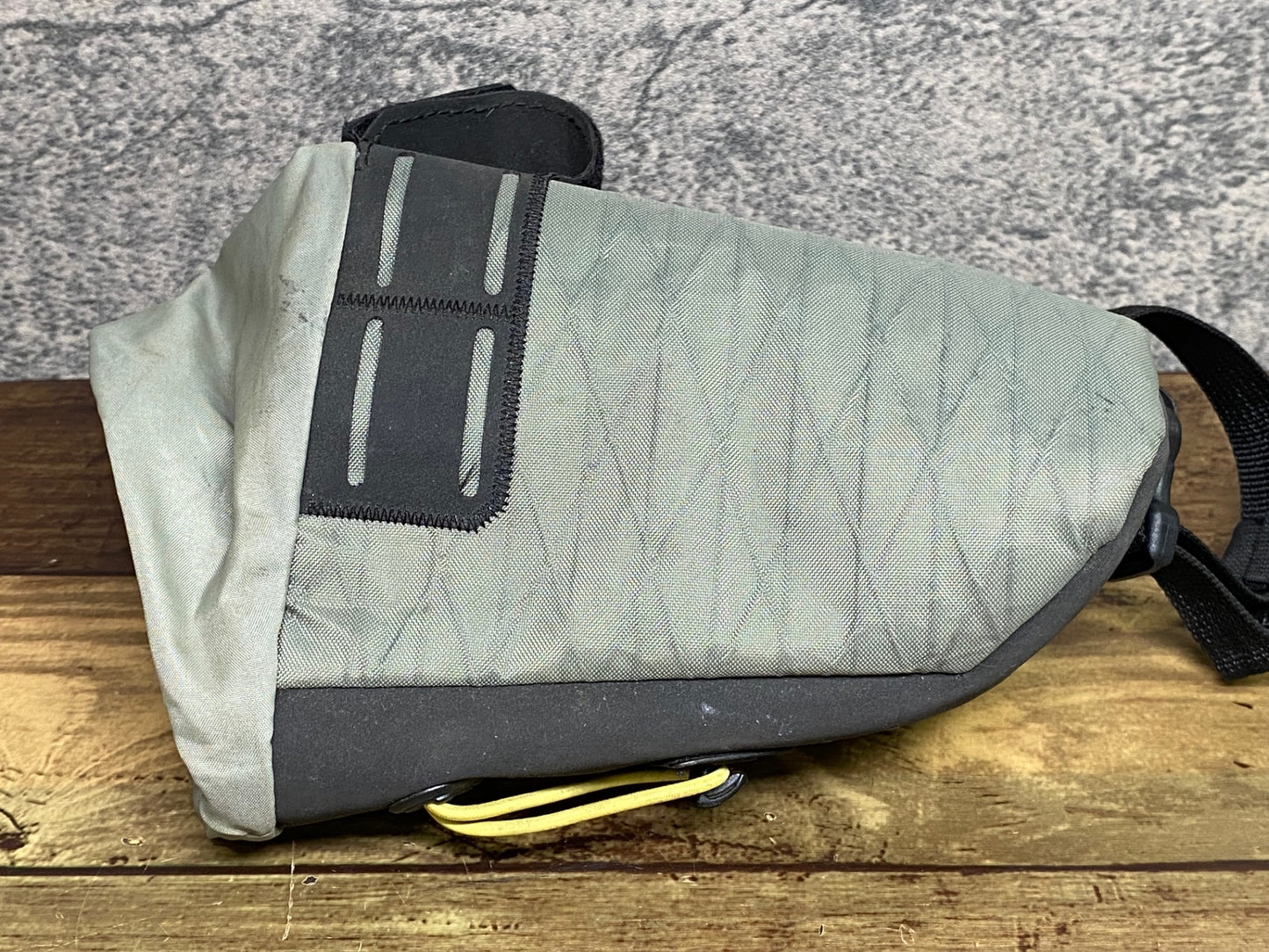 JA607 アピデュラ APIDURA Backcountry Food Pouch ハンドルバッグ グレー