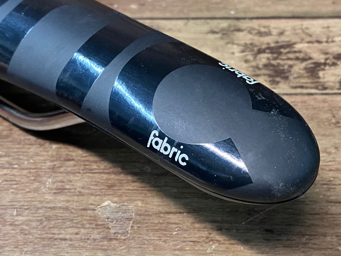 IM328 ファブリック fabric レースフラット RACE FLAT サドル 黒 140mm チタン