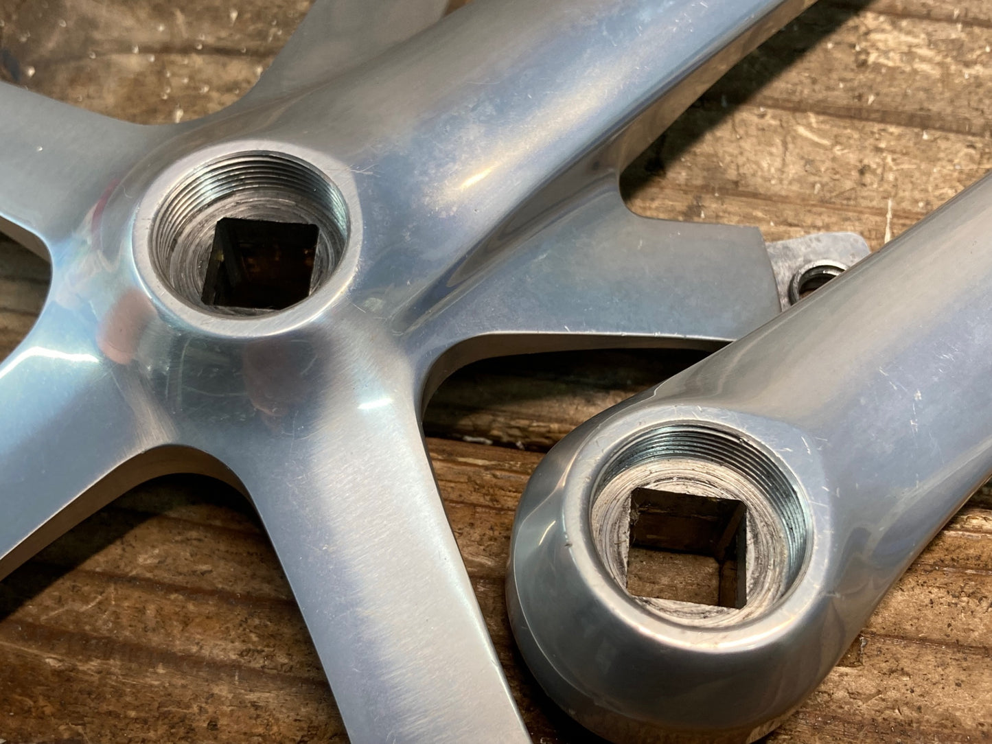 IP827 シマノ SHIMANO デュラエース DURA-ACE FC-7600 クランクアームセット 165mmPCD144 NJS ピスト トラック用