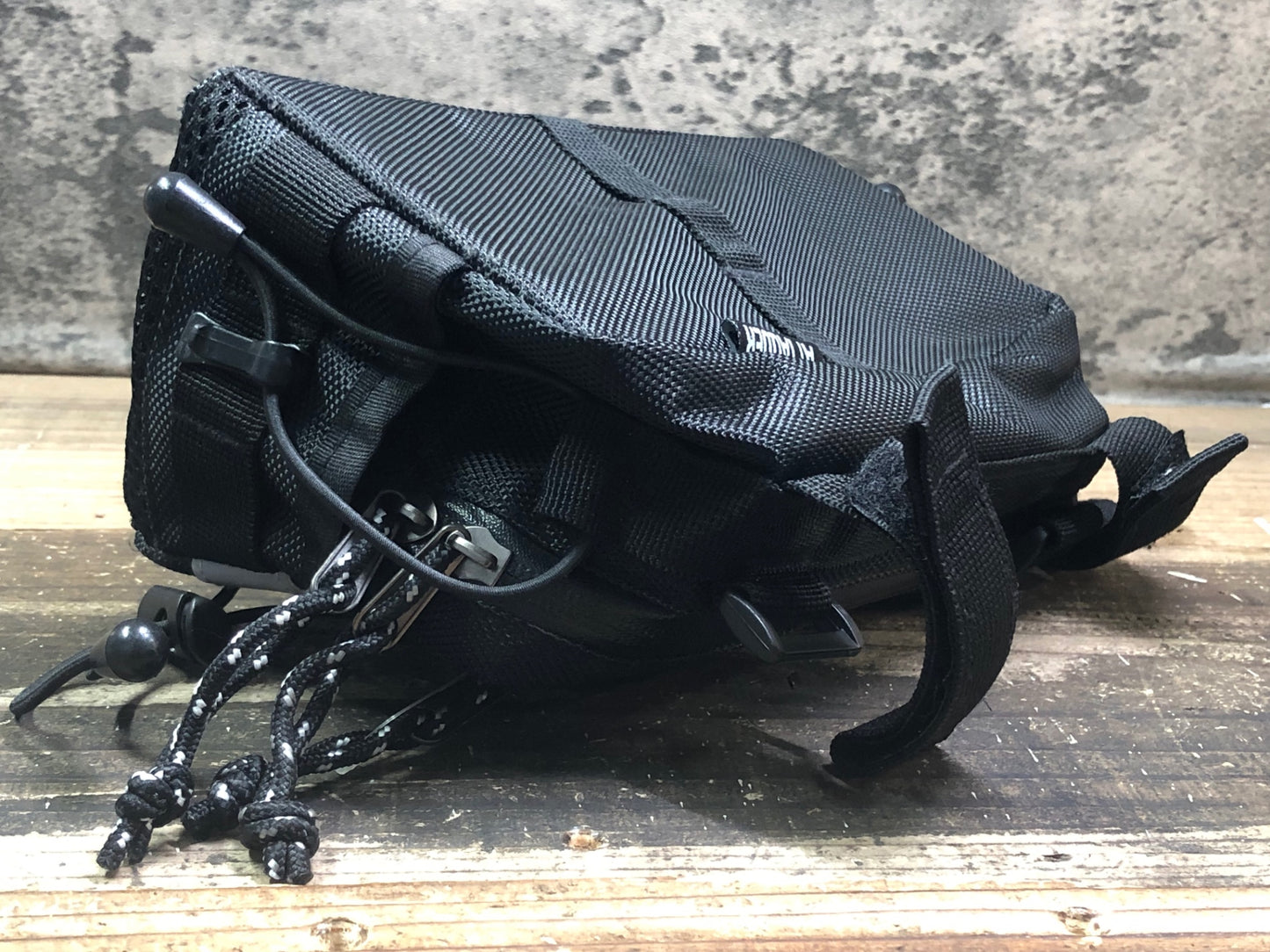 IR574 アタッカー ATTAQUER ハンドルバーバッグ 黒