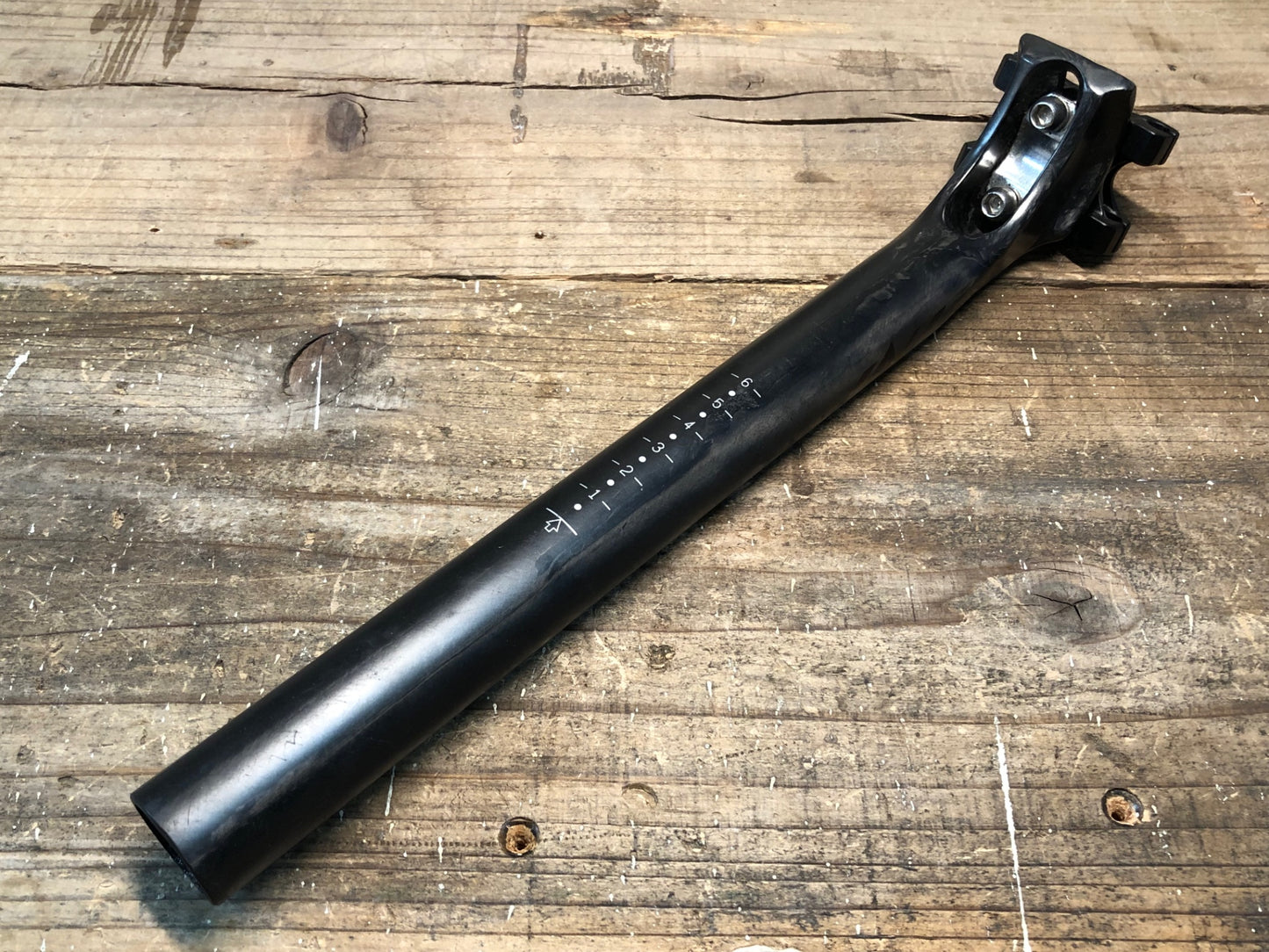 IQ790 TNI カーボン シートポスト Φ27.2 300mm