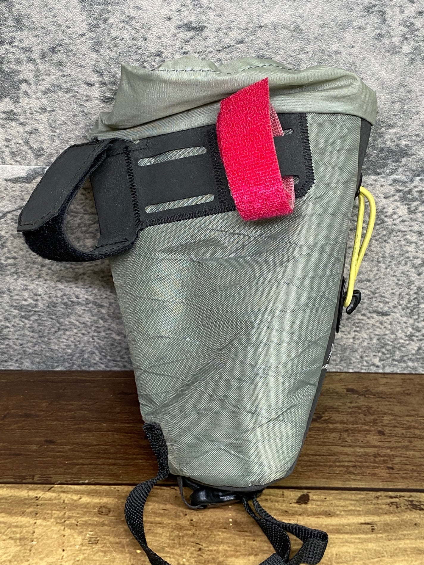 JA607 アピデュラ APIDURA Backcountry Food Pouch ハンドルバッグ グレー
