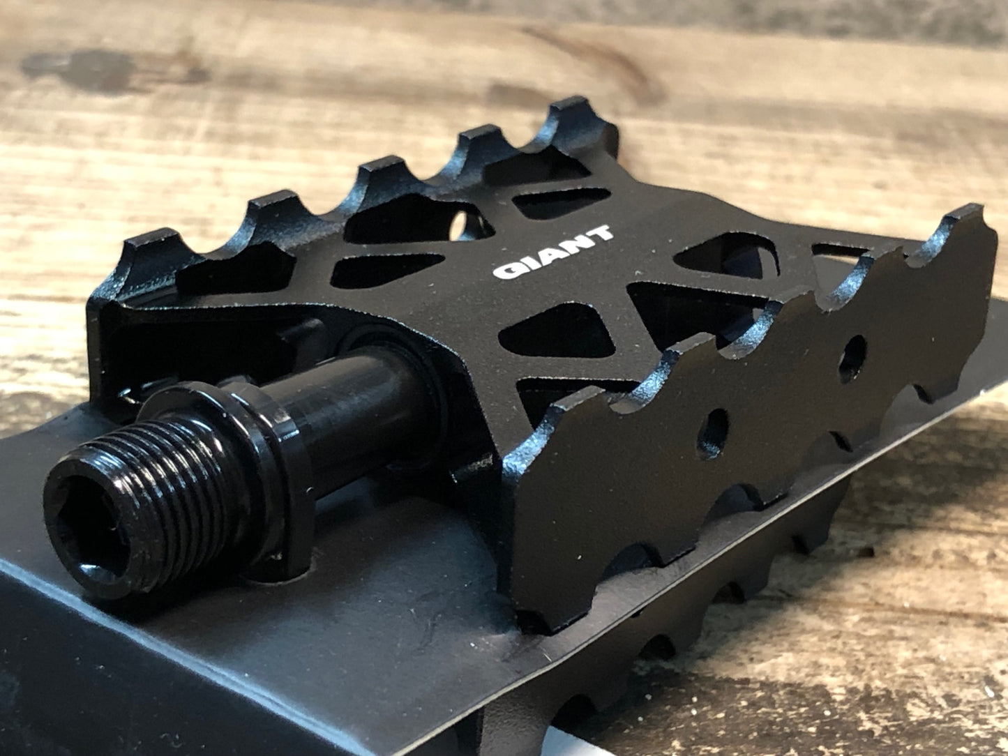 IW037 ジャイアント GIANT ULTRA LIGHT PEDAL フラットペダル
