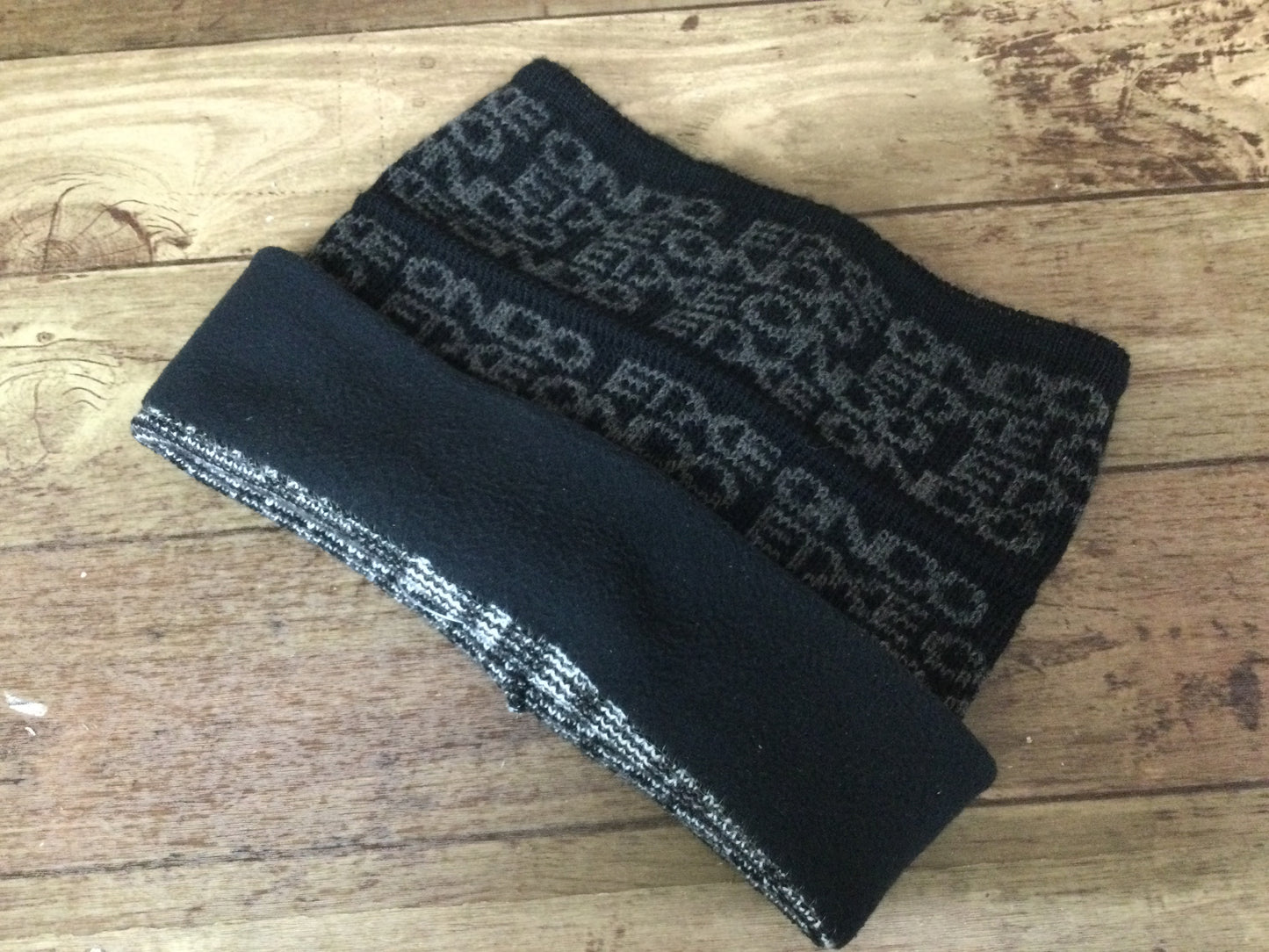 FP678 エチュオンド ETXEONDO ネックウォーマー 黒茶