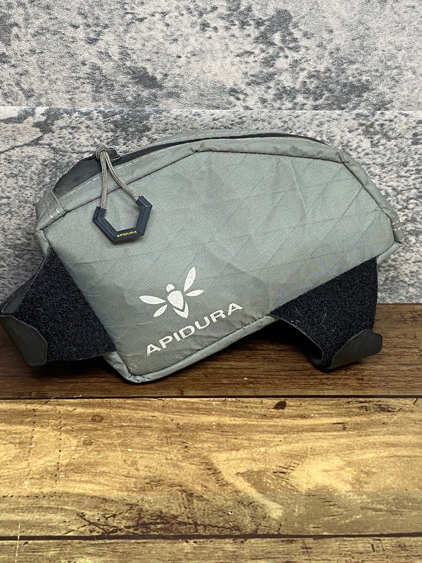 JA611 アピデュラ APIDURA EXPEDITION TOOL PACK サドルバッグ グレー 0.5L