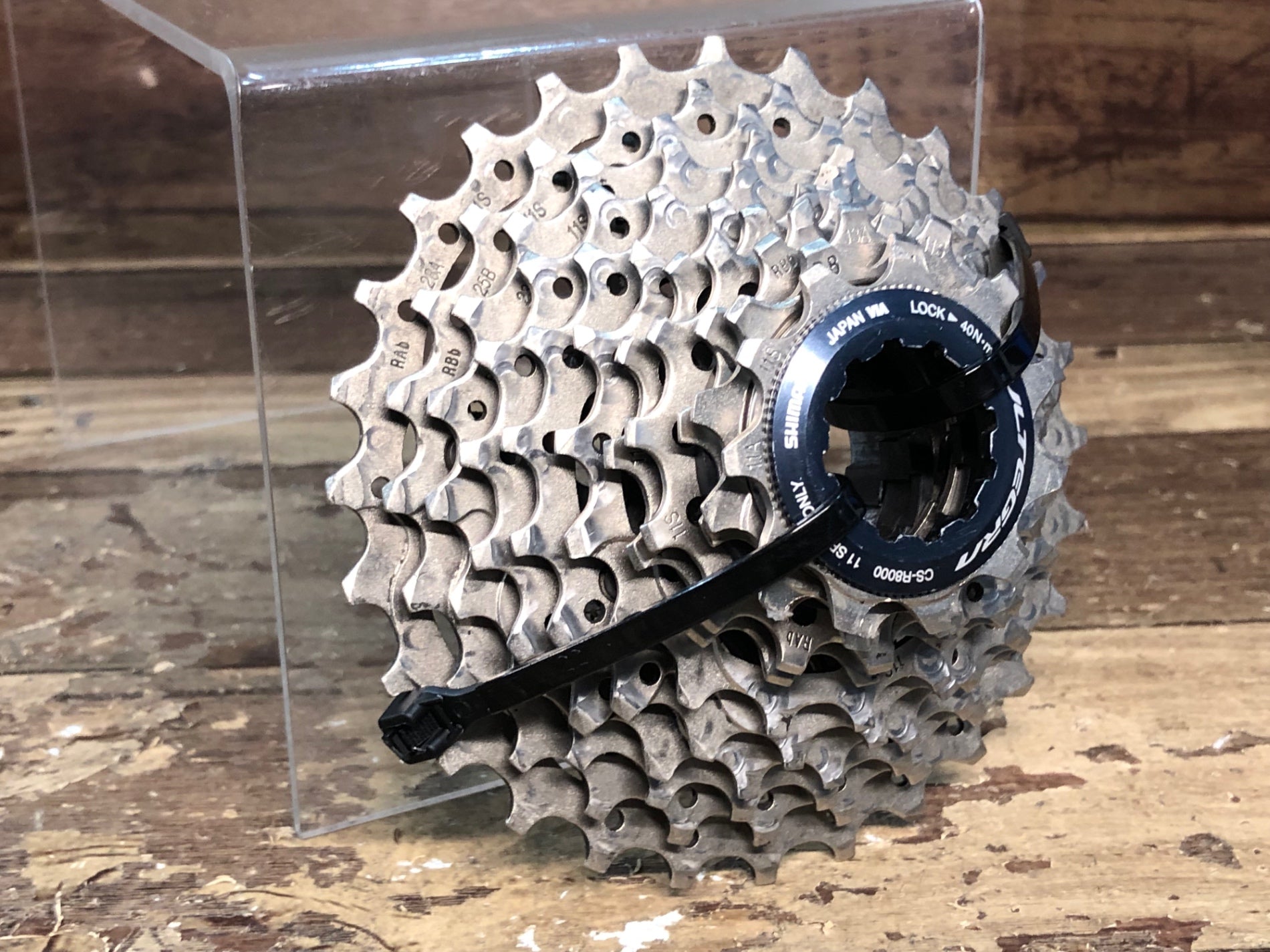 【未使用】シマノスプロケット CS-R8000 11-28T 箱に傷みあり 未使用】シマノスプロケット CS-R8000 11-28T 箱に傷みあり