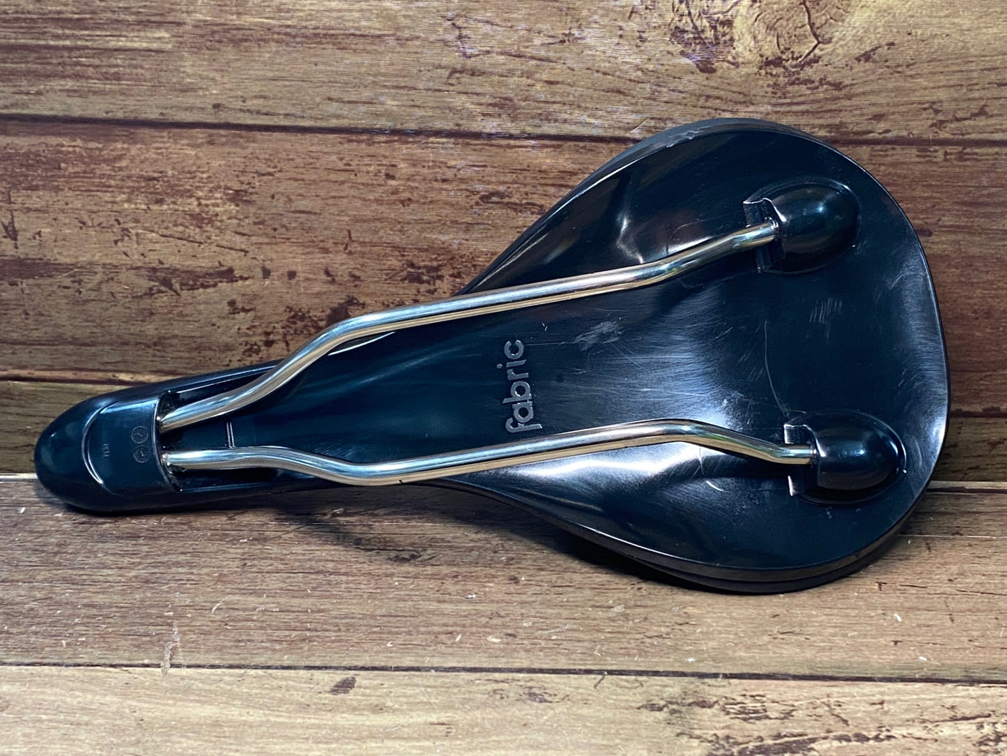 IM328 ファブリック fabric レースフラット RACE FLAT サドル 黒 140mm チタン