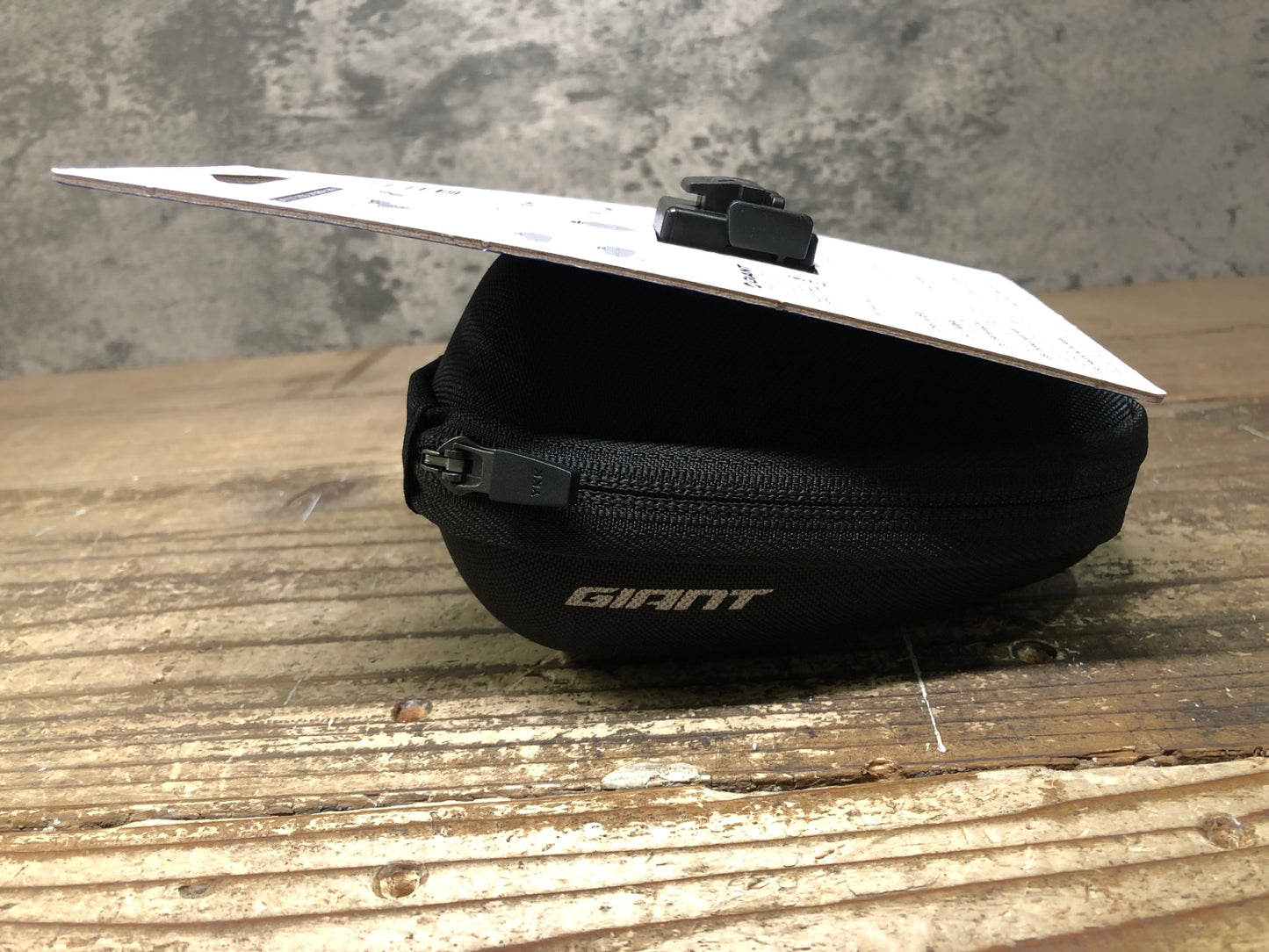 IV775 ジャイアント GIANT SHADOW UNICLIP SEAT BAG-L サドルバッグ