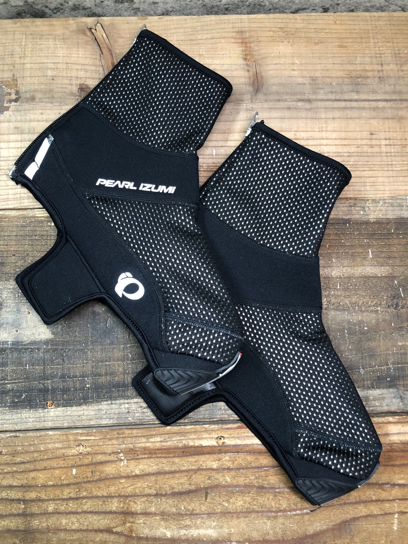 IP596 パールイズミ PEARL iZUMi シューズカバー 黒 L 裏起毛 WIND BREAK TITANIUM