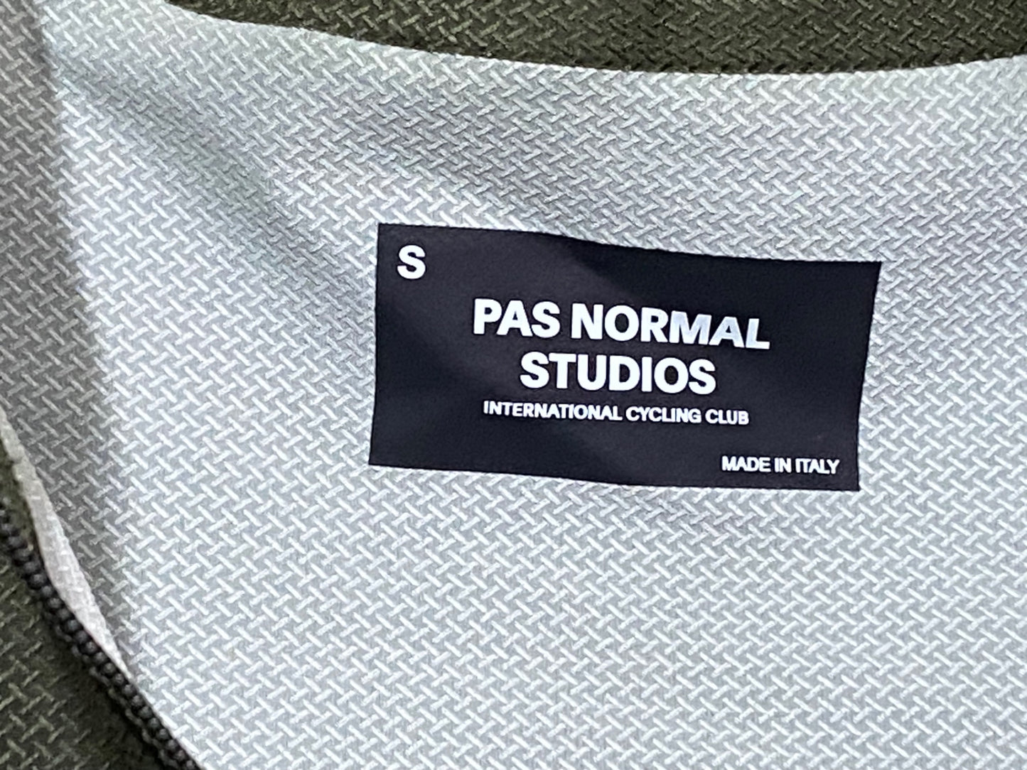 IN521 パスノーマルスタジオ PAS NORMAL STUDIOS 半袖 サイクルジャージ 深緑 カーキ S