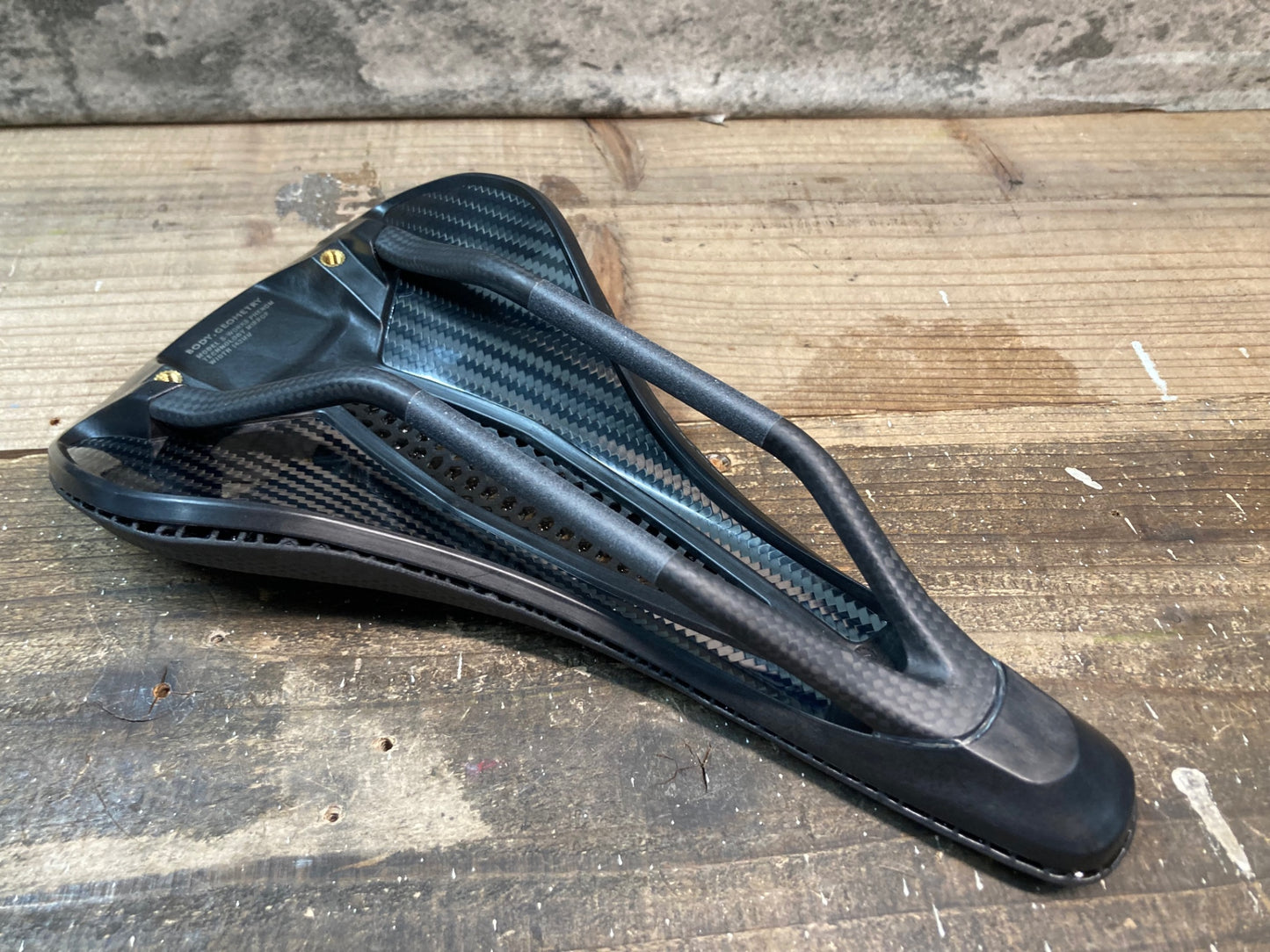 IR710 スペシャライズド SPECIALIZED PHENOM MIRROR サドル 黒 143mm カーボンレール