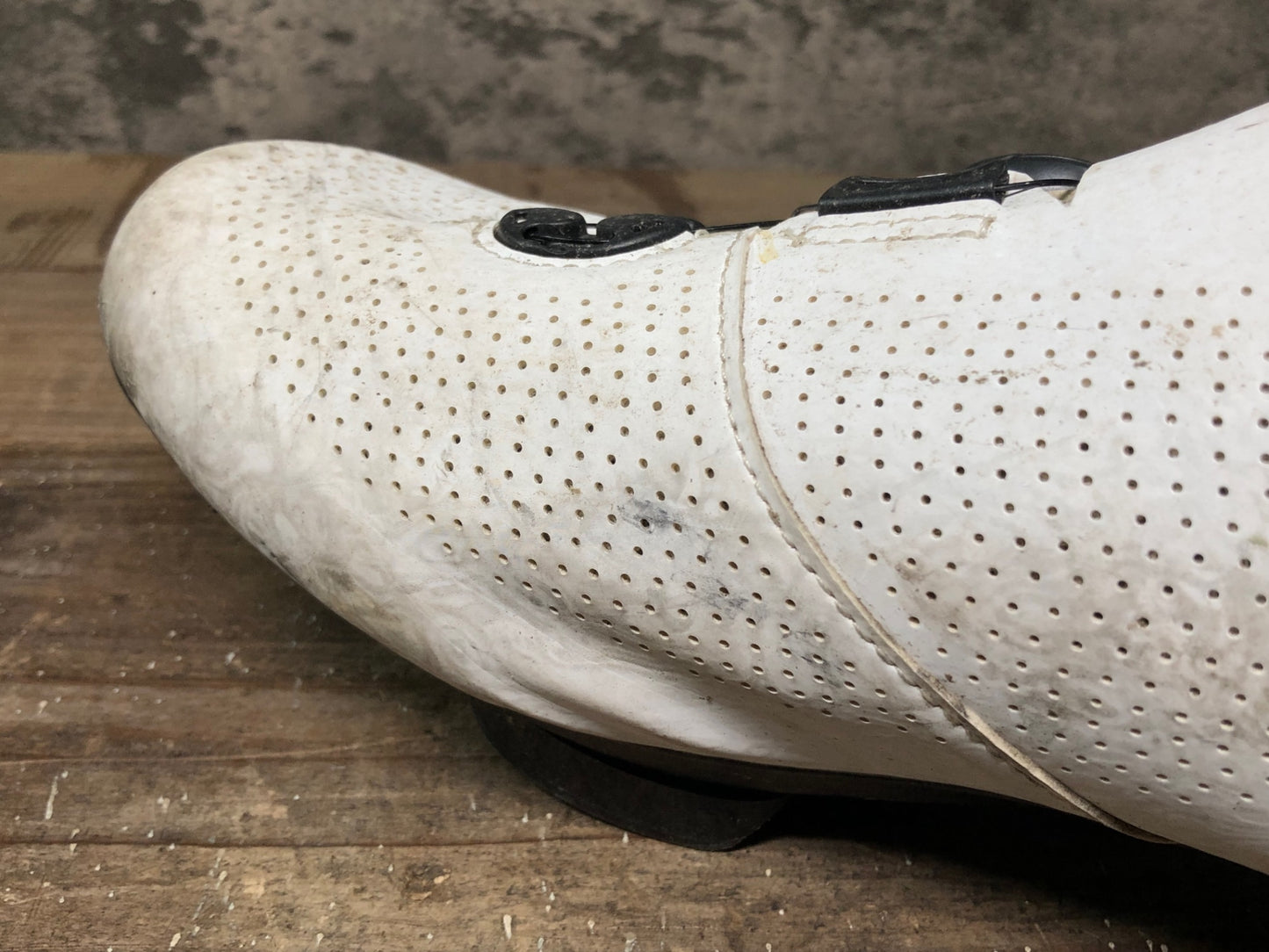 IO118 シマノ SHIMANO RC7 SH-RC701M ビンディングシューズ EU43 白 3穴