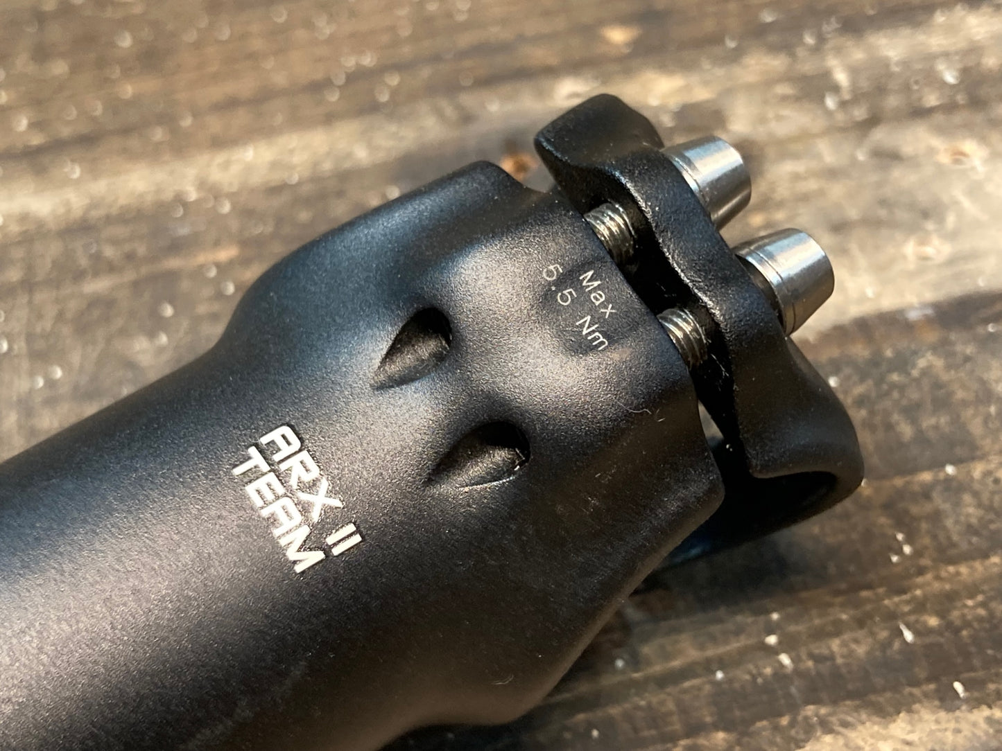 IO404 3T ARX 2 TEAM アルミステム 黒 100mm Φ31.8 OS 6°