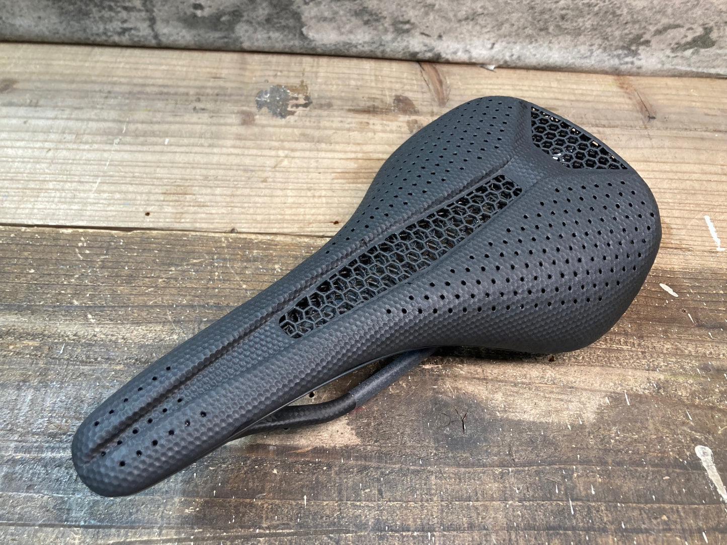 IR710 スペシャライズド SPECIALIZED PHENOM MIRROR サドル 黒 143mm カーボンレール