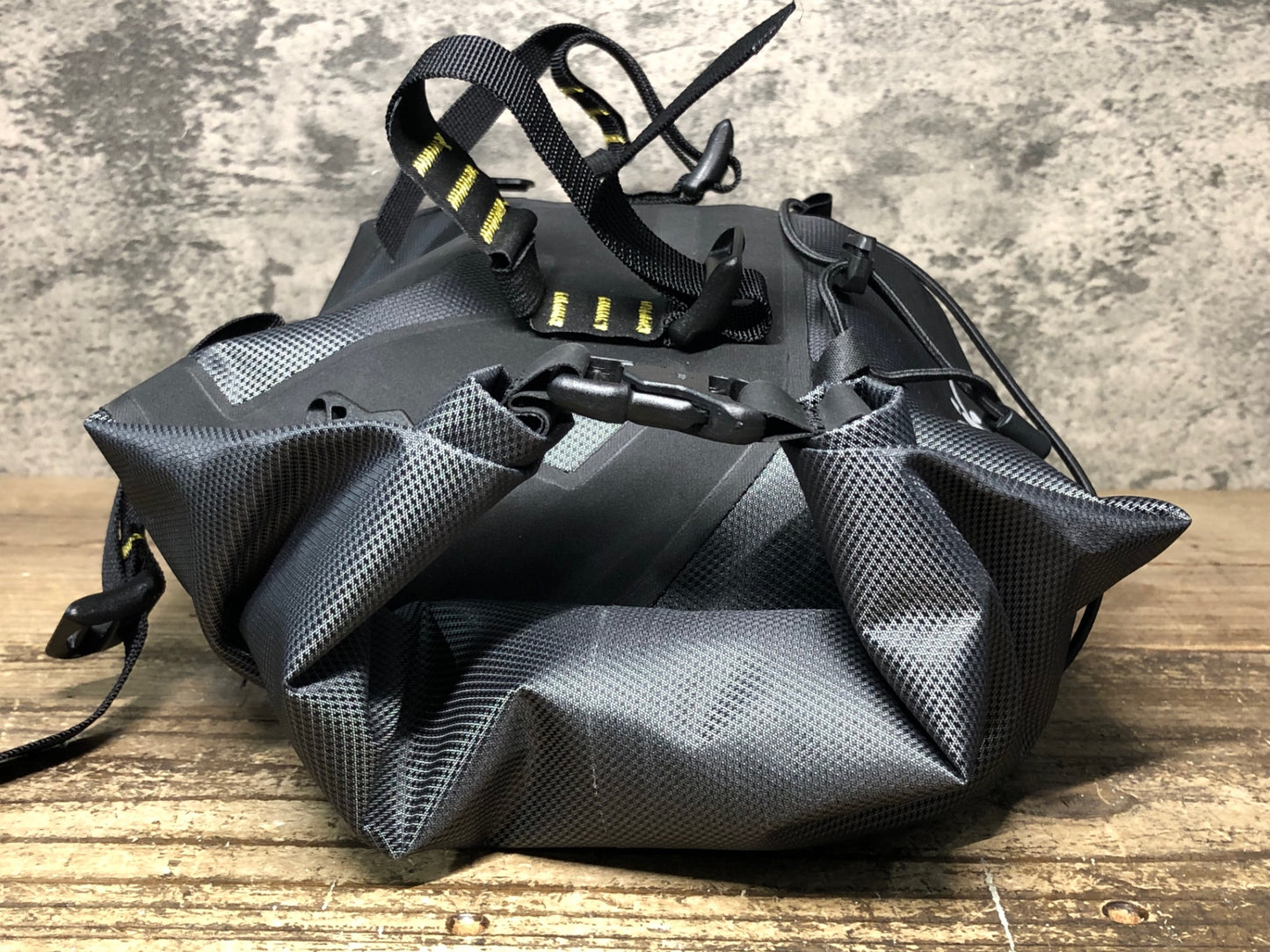 JC234 アピデュラ APIDURA EXPEDITION HANDLEBAR PACK ハンドルバッグ