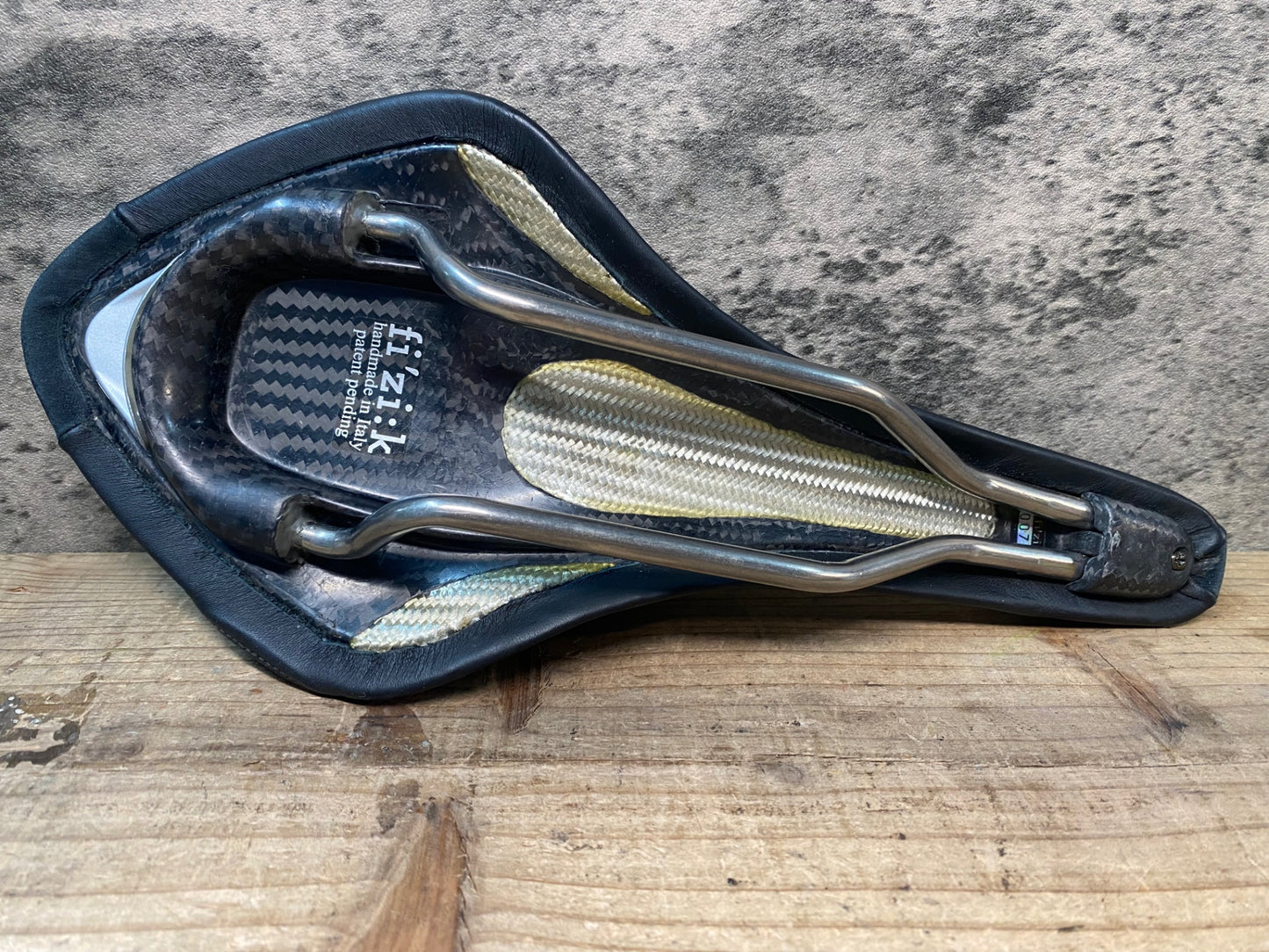 IZ638 フィジーク fizik ARIONE CARBON TWIN FLEX TIレール サドル 実測132mm