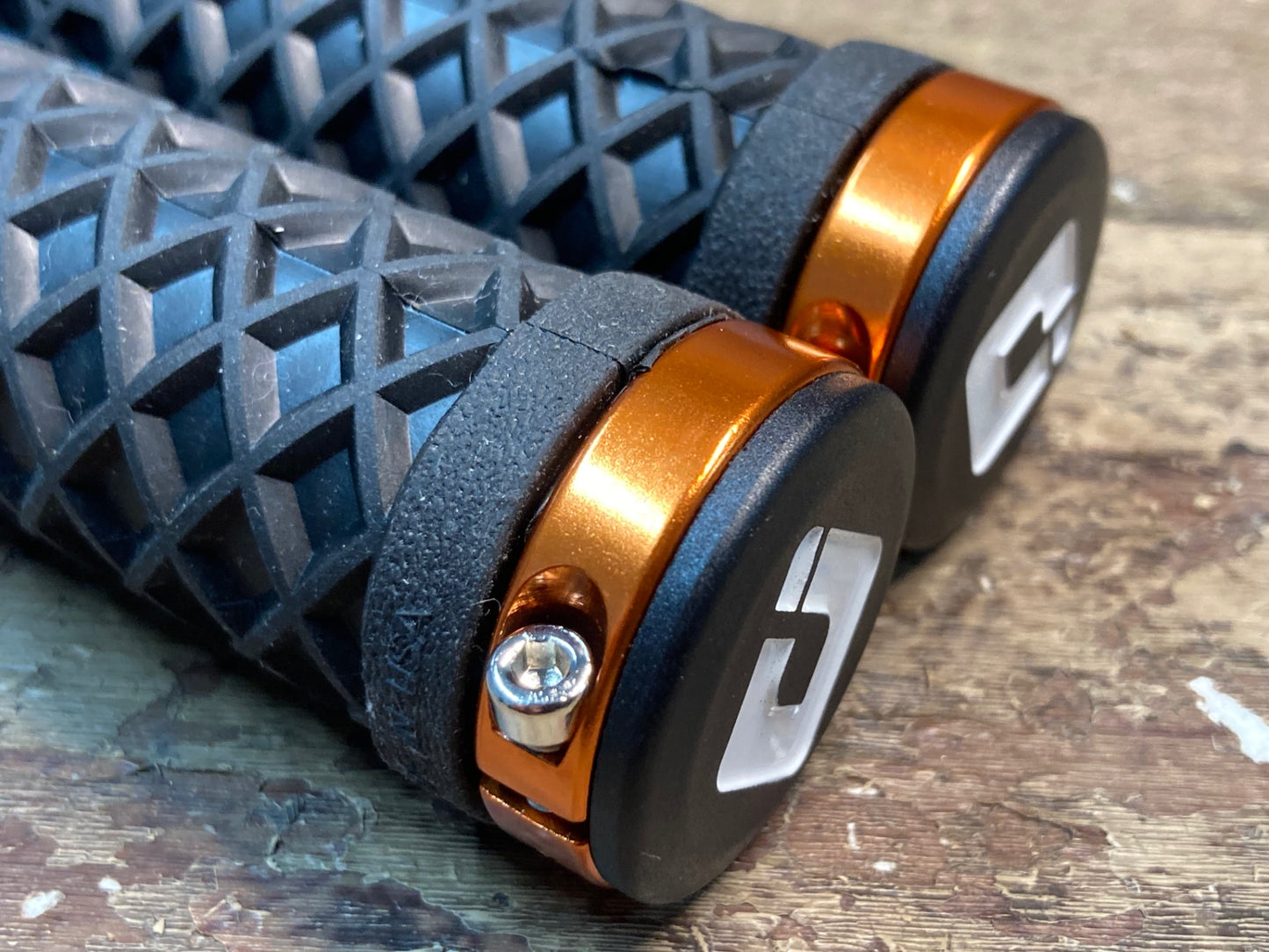 IL495 ODI GRIPS グリップ