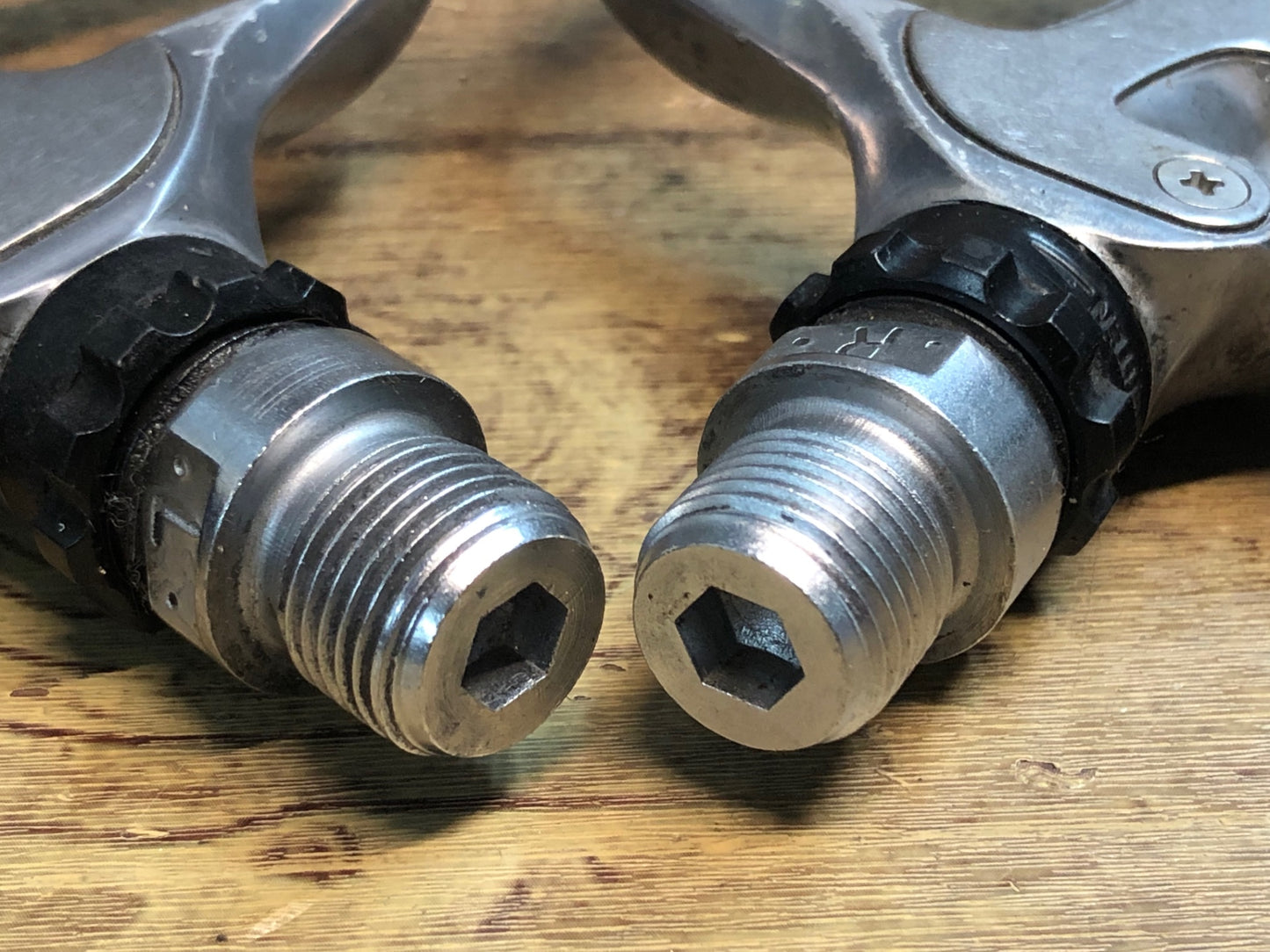 IN603 シマノ SHIMANO 105 PD-5610 ビンディングペダル SPD-SL