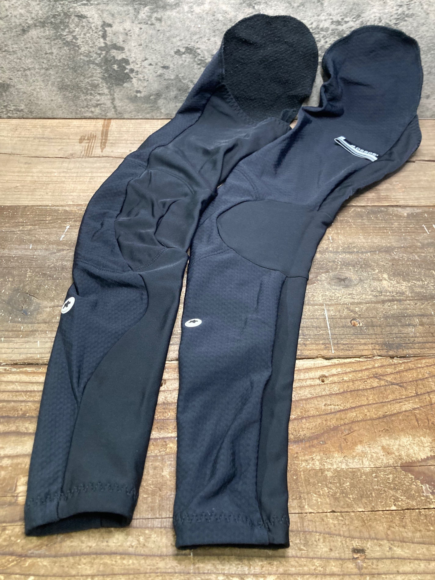 IT222 アソス assos レッグウォーマー 黒 0