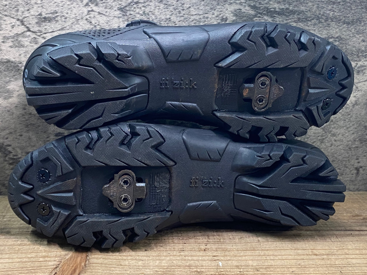 JC680 フィジーク FIZIK M6 MTB ビンディングシューズ 黒 EU42 SPD ペン字あり