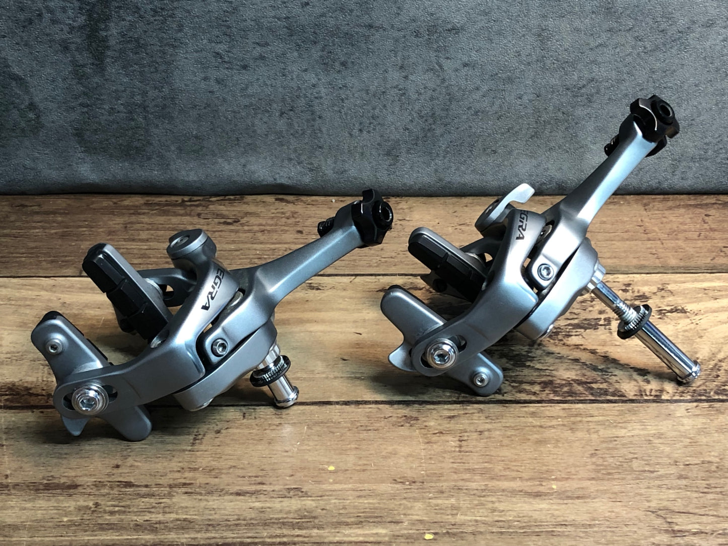 IQ024 シマノ SHIMANO アルテグラ ULTEGRA BR-6700 キャリパーブレーキ 前後セット シルバー