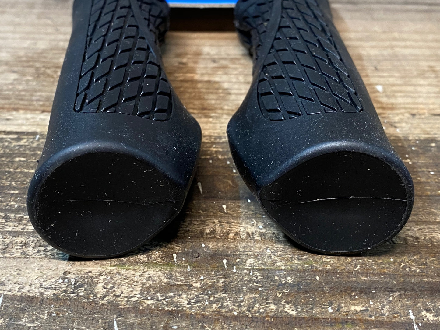 IV661 ジャイアント GIANT ESCAPE R ERGO LOCK ON GRIP グリップ
