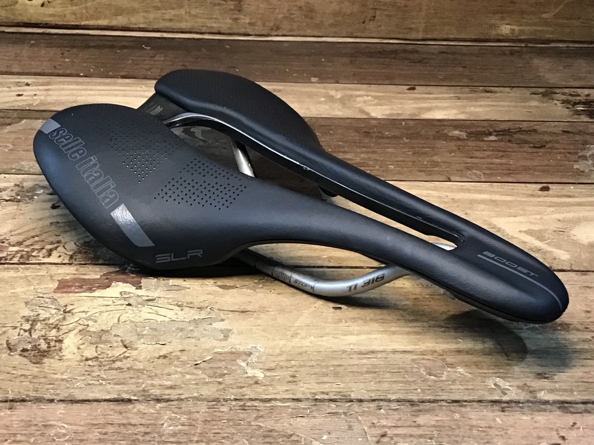 HU022 セライタリア selle italia SLR BOOST SUPERFLOW サドル 黒 TI316レール