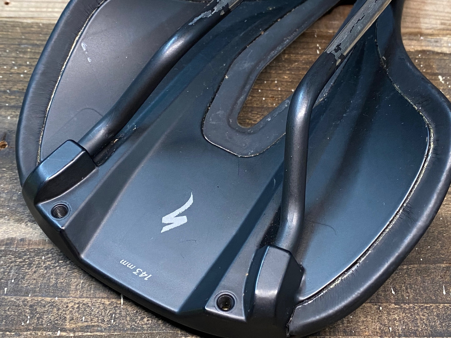 IP418 スペシャライズド SPECIALIZED Power Arc Expert サドル黒 143mm Hollow Tiレール