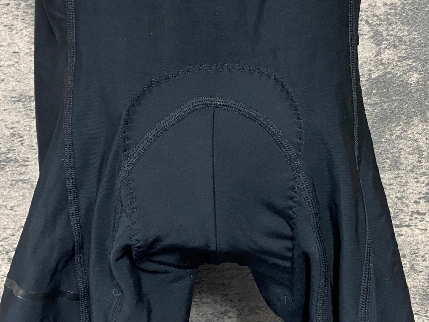 IW231 パールイズミ PEARL iZUMi ビブショーツ 黒 L ※ロゴ剥げ