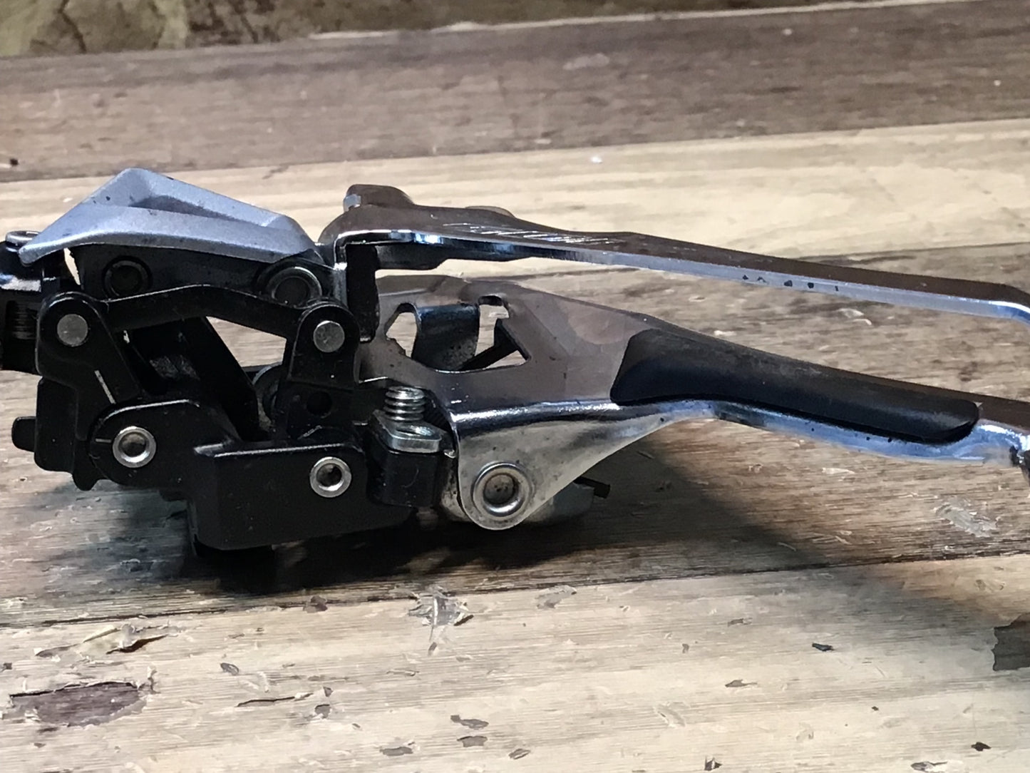 IK379 シマノ SHIMANO 105 FD-R7000 2x11s フロントディレイラー 直付 シルバー