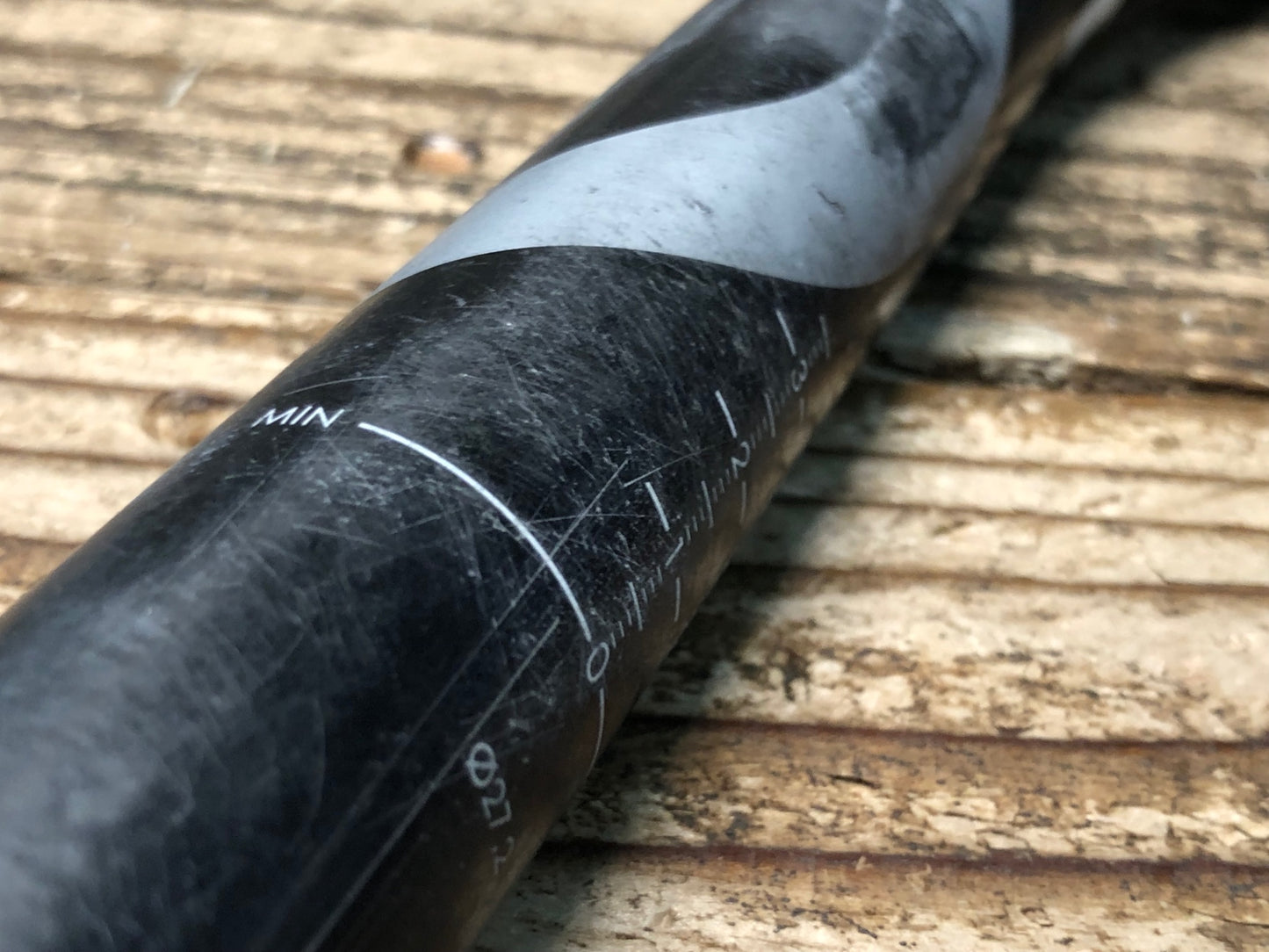 IY804 3T STYLUS25 LTD カーボン シートポスト 黒 Φ27.2 280mm