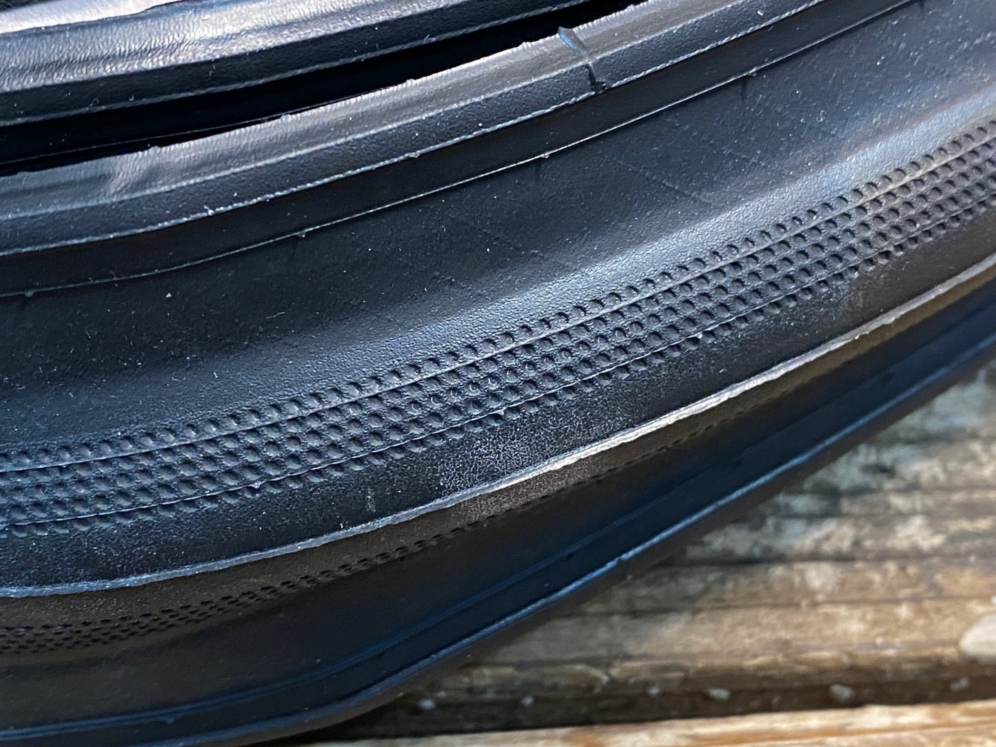 IX400 ボントレガー BONTRAGER TIRE R3 HARD-CASE LITE TLR タイヤ チューブレスレディ 700x25c