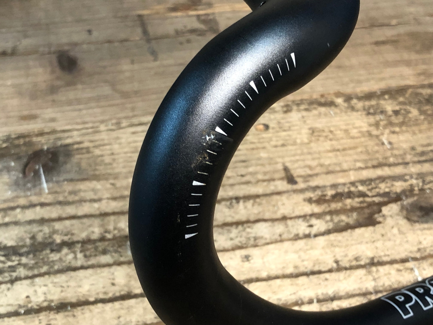 IZ703 シマノ SHIMANO PRO VIBE AERO PURSUIT アルミ ドロップハンドル エンドC-C400m Φ31.8