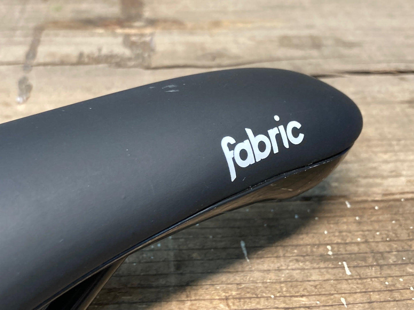IP691 ファブリック fabric Scoop Sport Radius サドル 黒 スチールレール