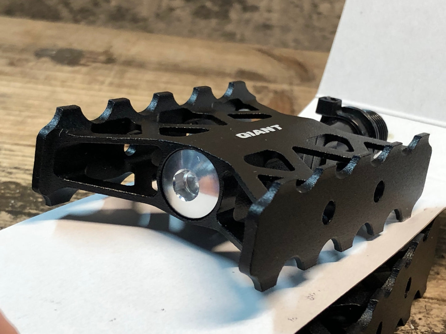 IW037 ジャイアント GIANT ULTRA LIGHT PEDAL フラットペダル