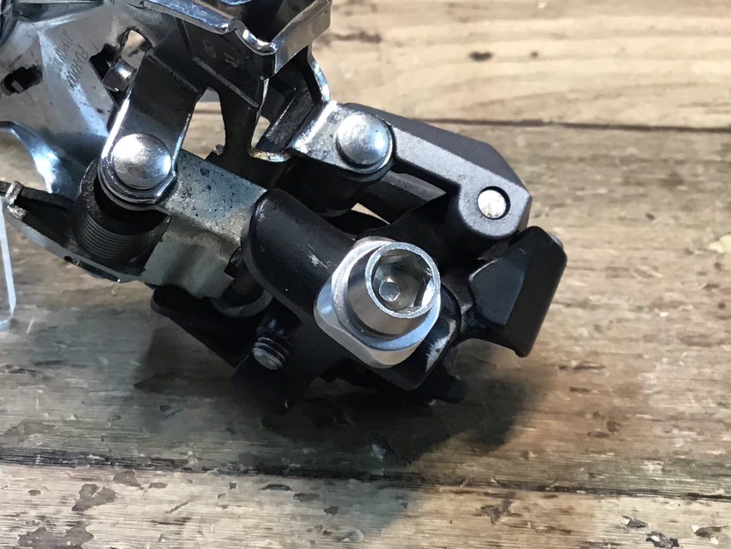 IK379 シマノ SHIMANO 105 FD-R7000 2x11s フロントディレイラー 直付 シルバー