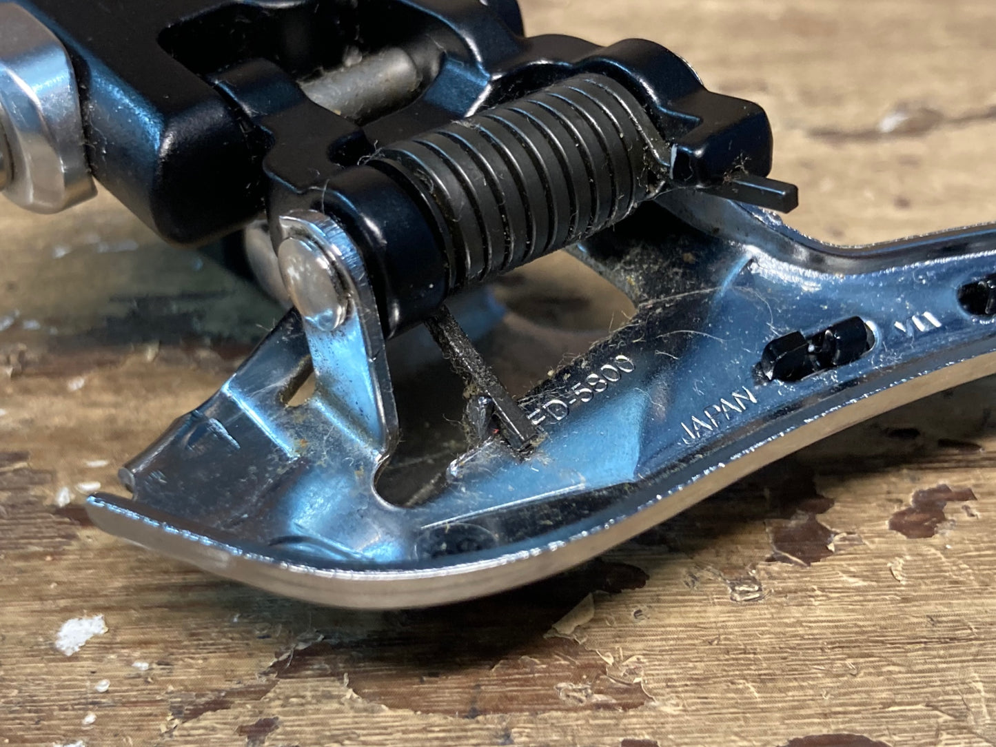 IL189 シマノ SHIMANO 105 FD-5800 フロントディレイラー 黒 直付