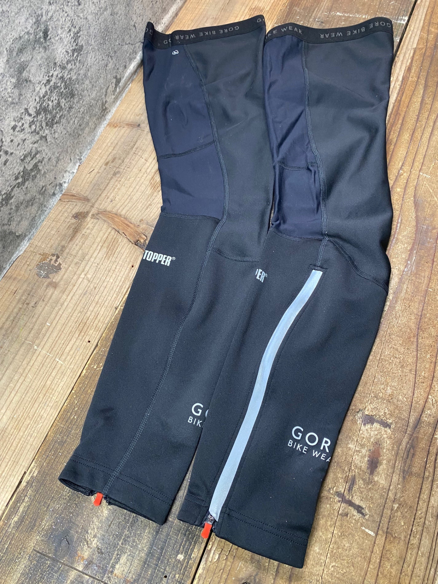 IR656 ゴアバイクウェア GORE BIKE WEAR レッグウォーマー 黒 EU XL WIND STOPPER SHOFT SHELL