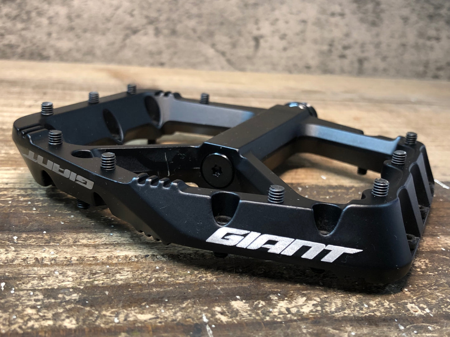 IW034 ジャイアント GIANT PINNER ELITE フラットペダル 黒