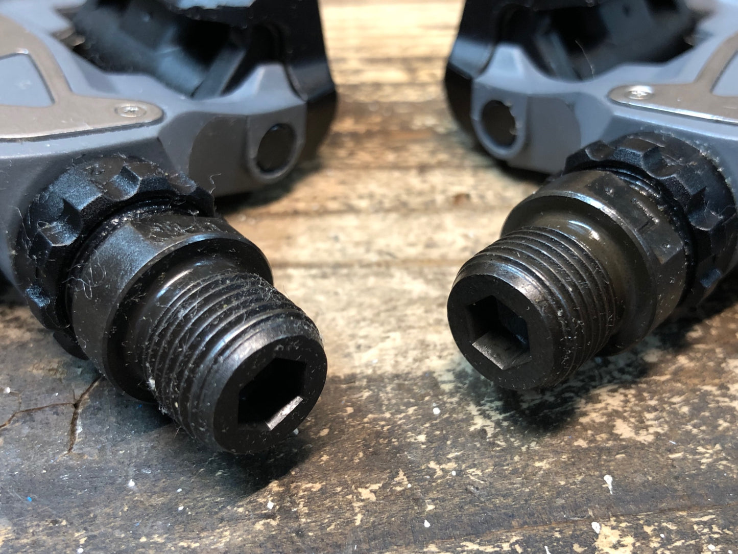 IW057 シマノ SHIMANO PD-R550 ビンディングペダル SPD-SL