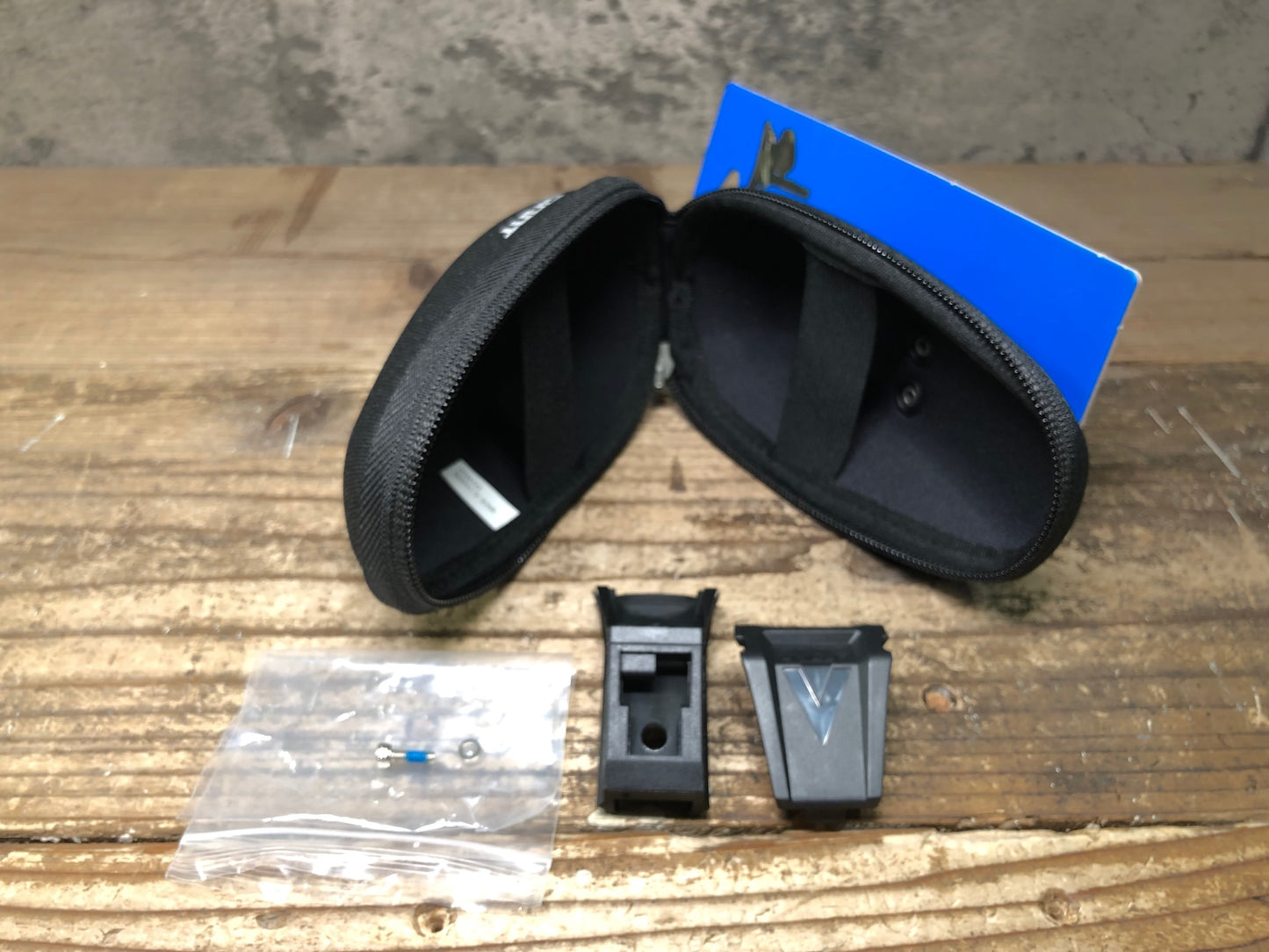 IV775 ジャイアント GIANT SHADOW UNICLIP SEAT BAG-L サドルバッグ