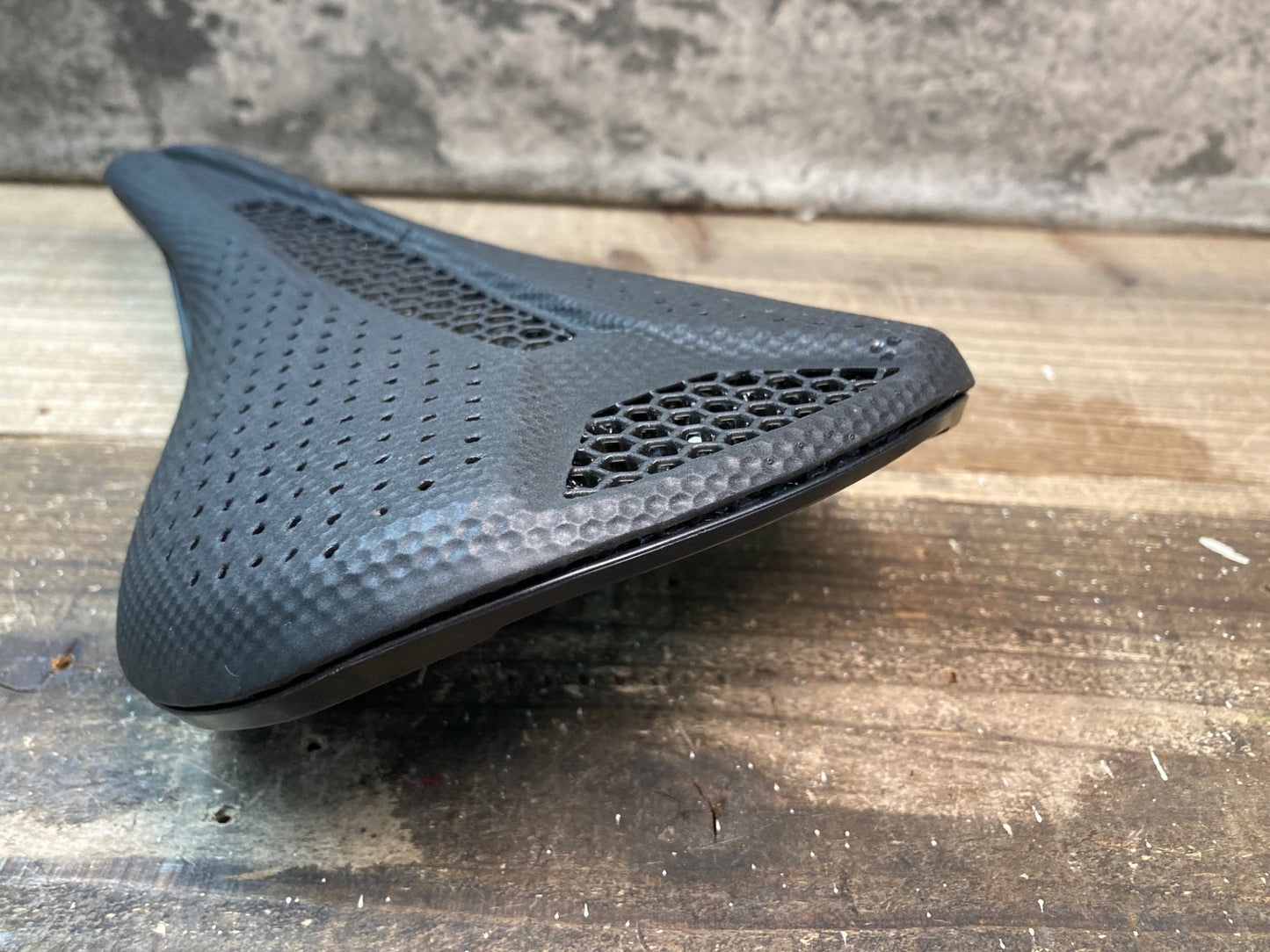 IR710 スペシャライズド SPECIALIZED PHENOM MIRROR サドル 黒 143mm カーボンレール