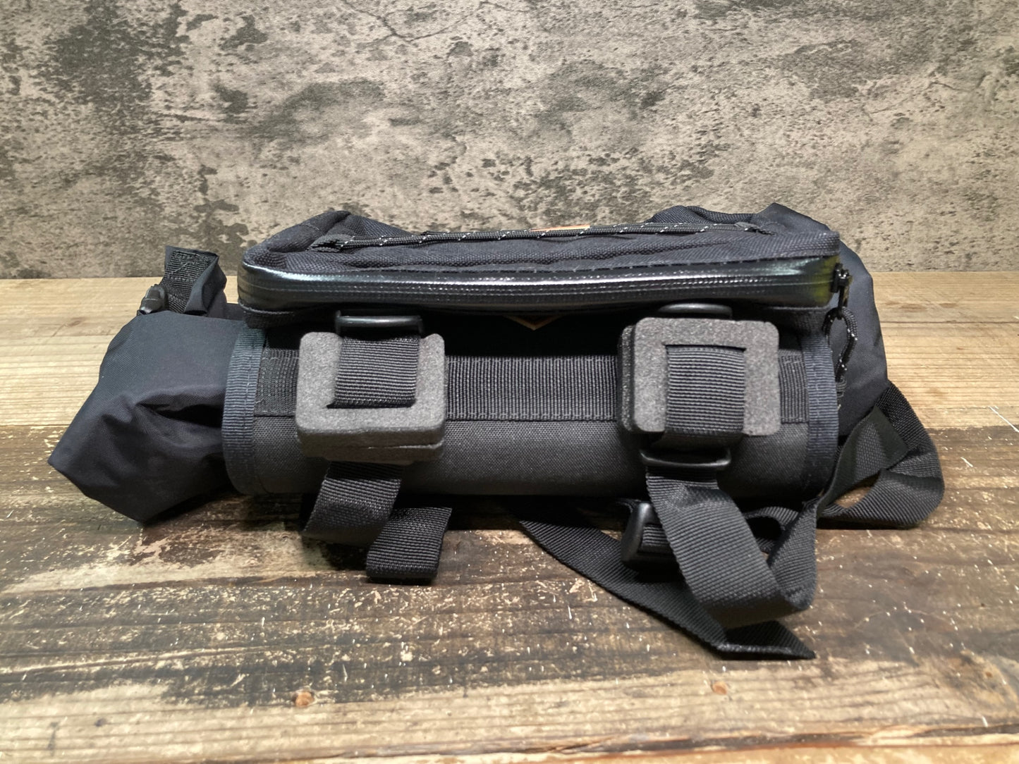 IV334 リストラップ RESTRAP ハンドルバーバッグ 黒 14L