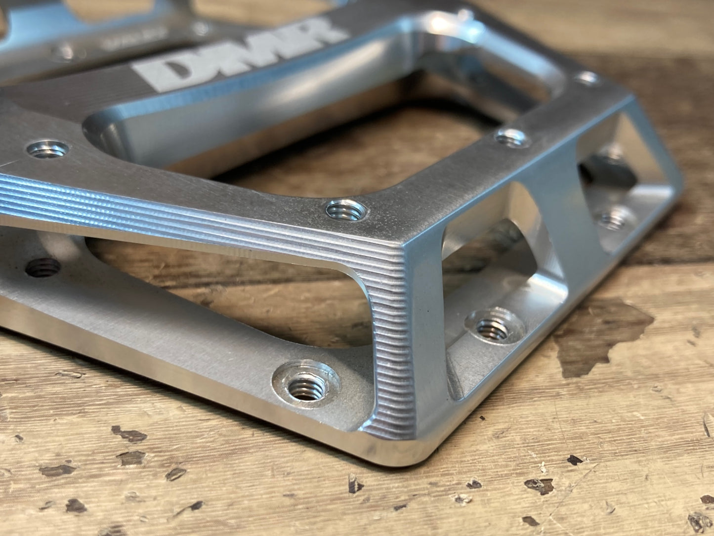 IL492 DMR VAULT PEDAL フラットペダル シャフト ピン付属