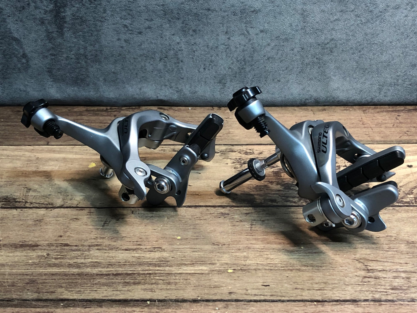 IQ024 シマノ SHIMANO アルテグラ ULTEGRA BR-6700 キャリパーブレーキ 前後セット シルバー